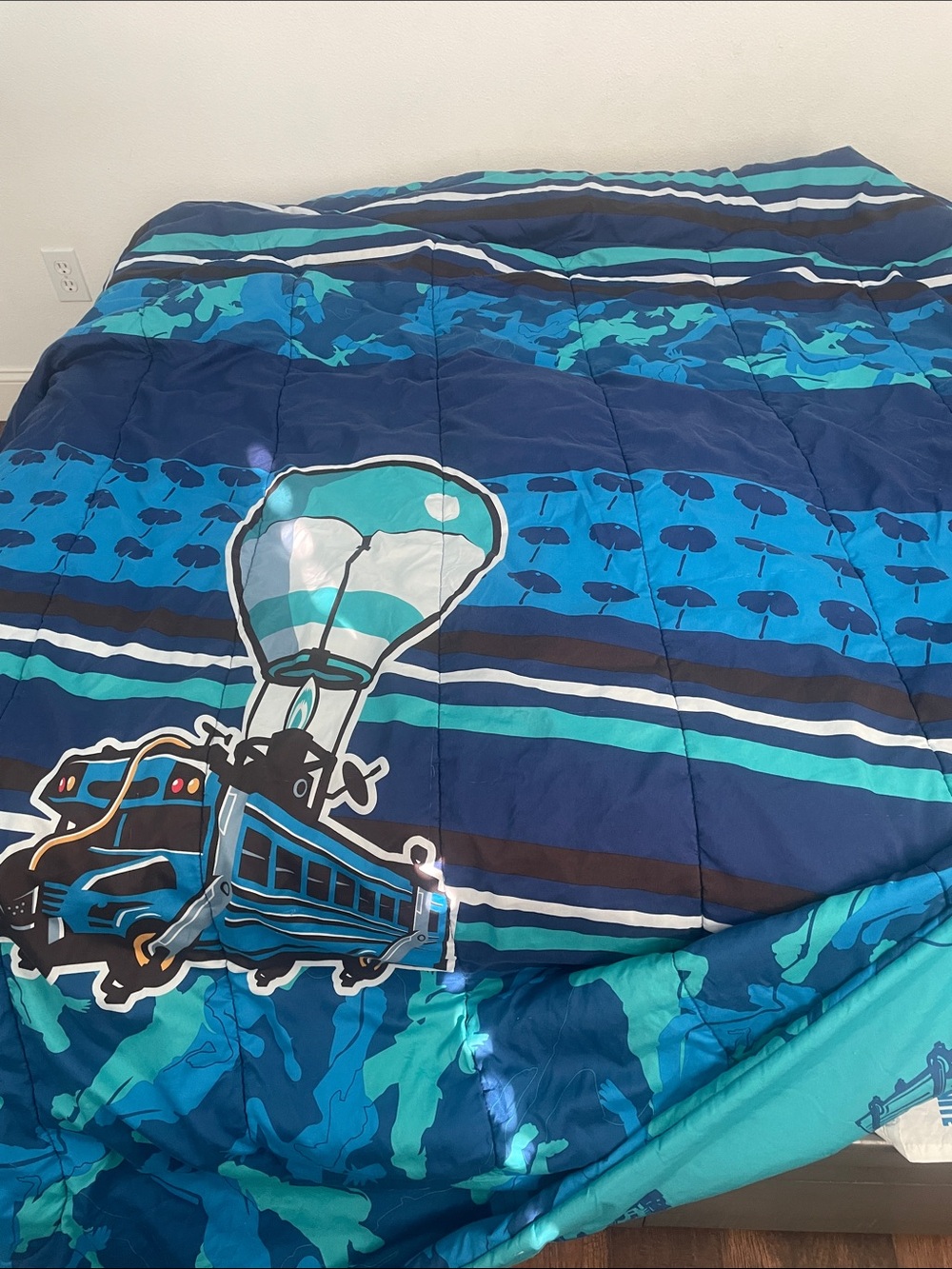 FortNite-Blue Hot Air Balloon & Bus Pattern Comforter - Blue Reversible